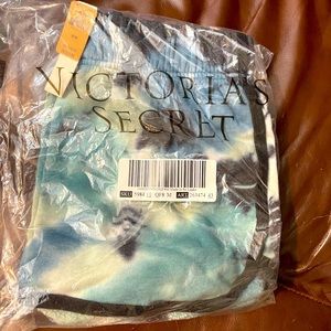 Brand new size large pink by vs